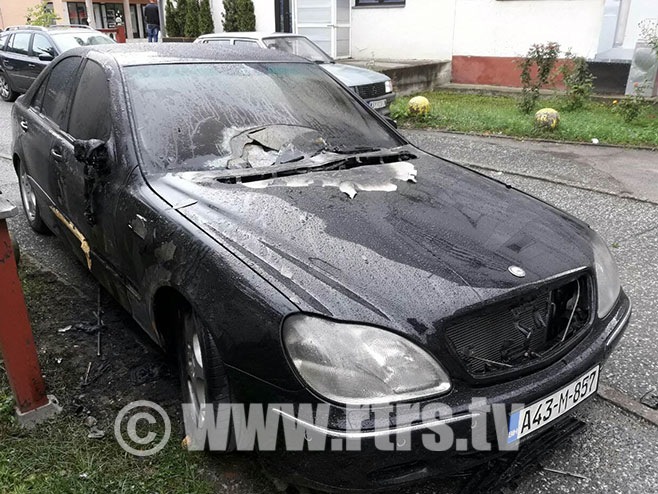 Zapaljen automobil u Prijedoru - Foto: RTRS