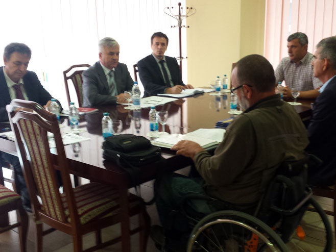 Nedeljko Čubrilović sa predstavnicima Koordinacionog odbora invalidskih organizacija RS - Foto: RTRS