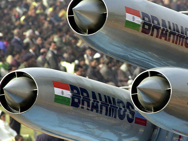 Indija raspoređuje rakete na granici sa Kinom(foto:© AP/ Ajit Kumar - 