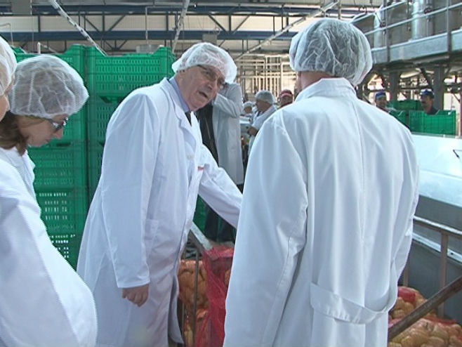 Ministar Stevo Mirjanić obišao pogone banjalučke "Vitaminke" - Foto: RTRS