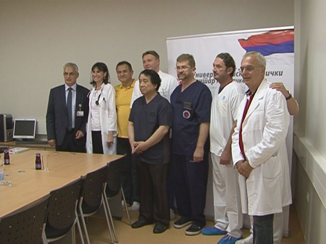 Јapanski kardiolog sa timom UKC Srpske - Foto: RTRS