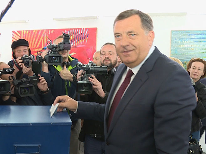 Milorad Dodik glasao na Referendumu - Foto: RTRS