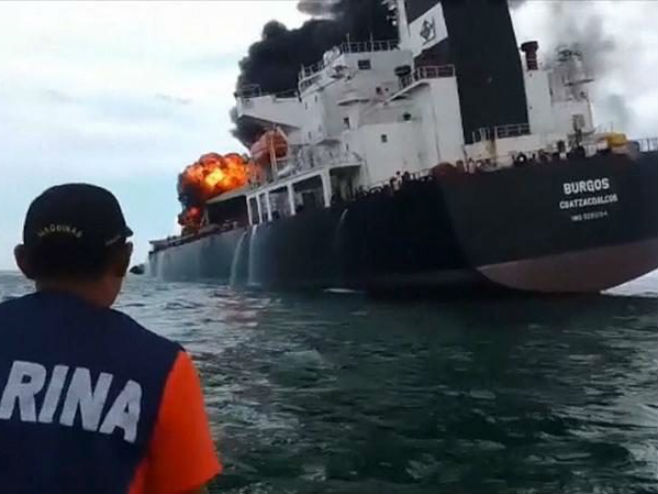 Požar na brodu u Meksiku (foto: Secretario de Marina Handout / MILENIO TV) - 