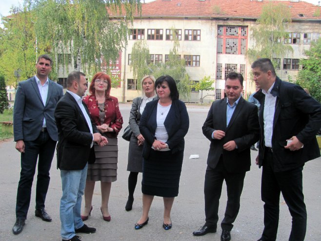 Golićeva obišla radove na rekonstrukciji Srednjoškolskog centra - Foto: SRNA