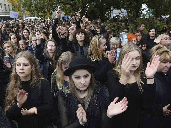 Žene na ulicama Poljske (foto:Tanjug / AP) - 