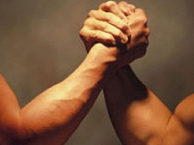 Obaranje ruke - Foto: ilustracija