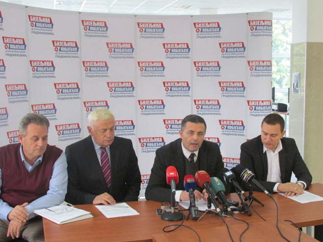 Pravni tim koalicije  "Bijeljina pobjeđuje" - Foto: SRNA