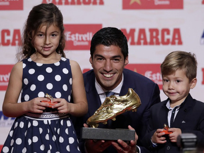 Luis Suarez sa kćerkom i sinom - Foto: Screenshot