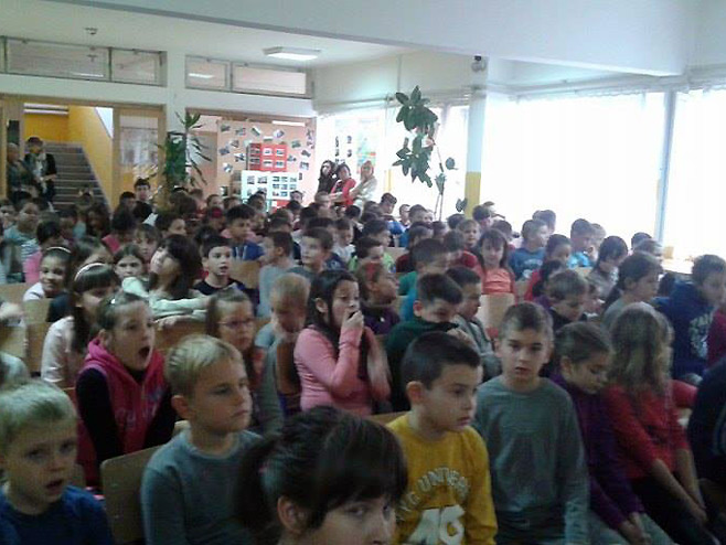 Novi Grad: Raša Popov održao književni čas u školi "Sveti Sava" - Foto: SRNA