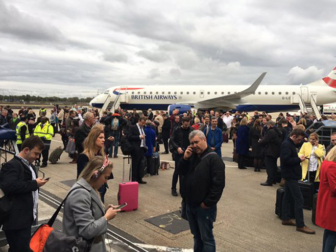 Evakuisan aerodrom u Londonu - Foto: Screenshot