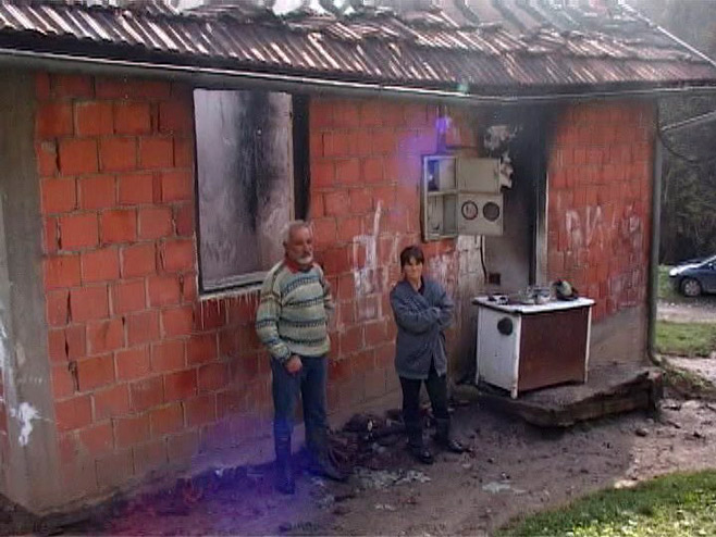 U požaru uništena kuća osmočlane porodice Nikolić - Foto: RTRS