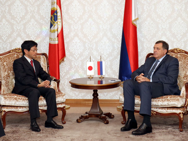 Predsjednik RS Milorad Dodik sa japanskim ambasadorom - Foto: RTRS