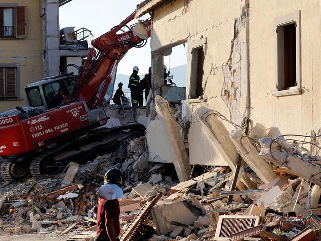 Italija - zemljotres (Foto: CIRO DE LUCA) - 
