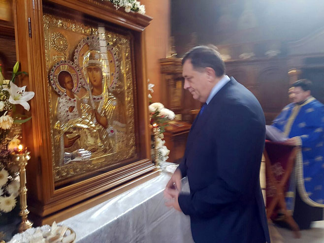 Predsjednik Srpske poklonio se čudotvornoj ikoni Presvete Bogorodice Trojeručice - Foto: RTRS