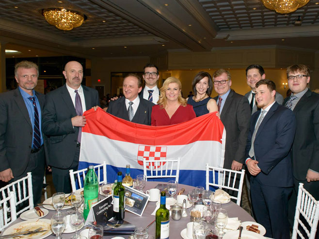 Objavljena fotografija Kitarovićeve sa ustaškom zastavom (Foto: Facebook/Tihomir Janjicek) - 