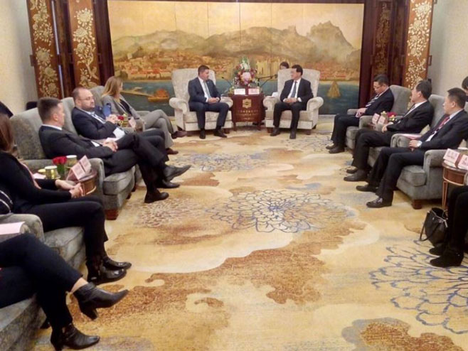 Delegacija SNSD-a sa predstavnicima Komunističke partije Kine (Foto:snsd.org) - 