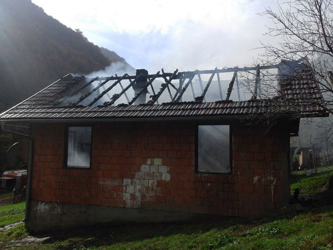 Srebrenica:Izgorjela kuća sedmočlane porodice Nikolić - Foto: SRNA
