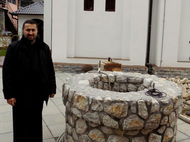 Šekovići - otkriven bunar u porti crkve - Foto: SRNA