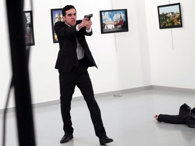 Ubistvo Ruskog ambasadora u Turskoj (foto: AP Photo/Burhan Ozbilici) - 