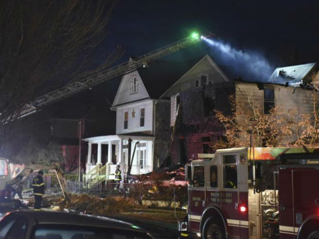 Baltimor: Poginulo šestoro djece u požaru - Foto: AP