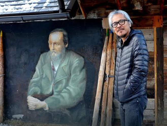 Lav Dijaz pred muralom: Dostojevski je moj idol (Foto: M.Cvetković/RAS Srbija) - 