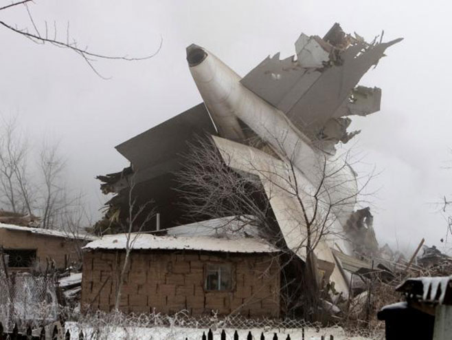 Kirgistan - srušio se avion (Foto: Twitter) - 