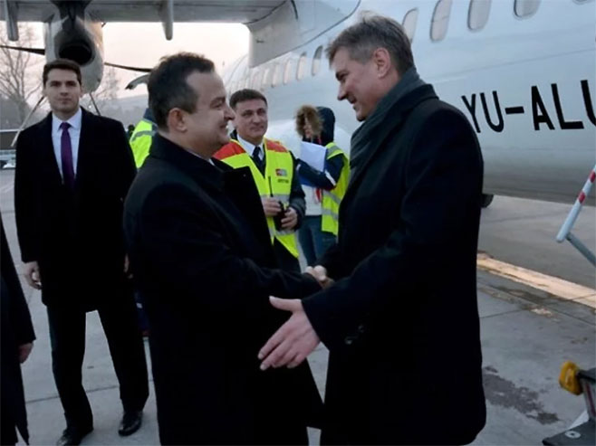 Dačić u Beogradu srdačno dočekao delegaciju BiH na čelu sa Zvizdićem - Foto: TANЈUG