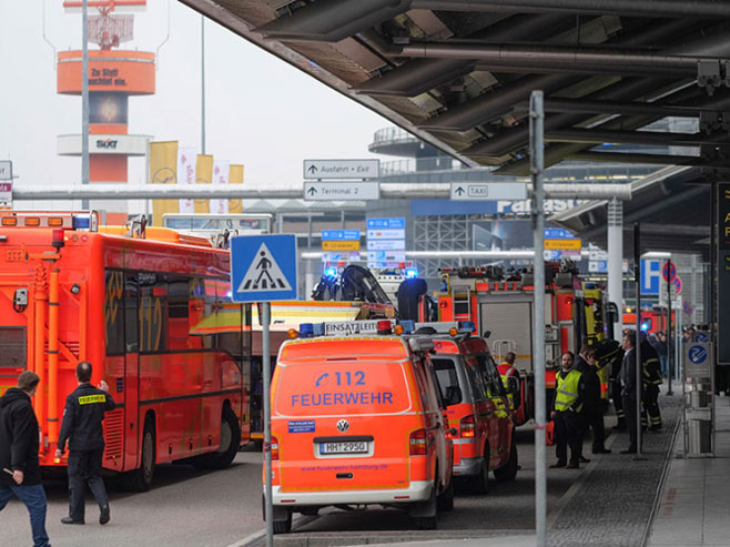 Hamburg - zatvoren aerodrom zbog "nepoznate supstance" - Foto: Screenshot