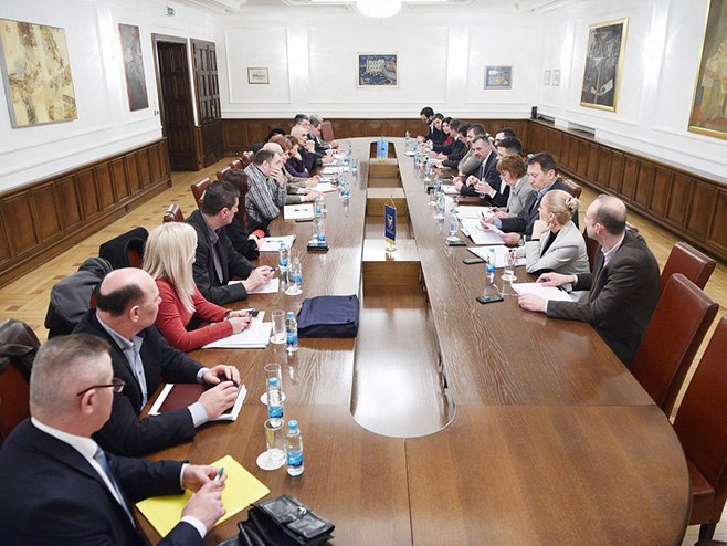 Igor Radojičić na sastanku sa direktorima gradskih preduzeća - Foto: SRNA