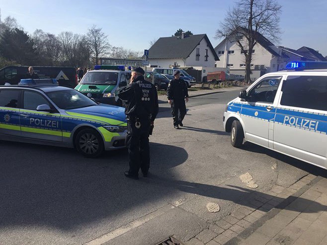 Duisburg - uhapšen naoružani azilant koji je držao taoce u banci (foto:twitter.com) - 
