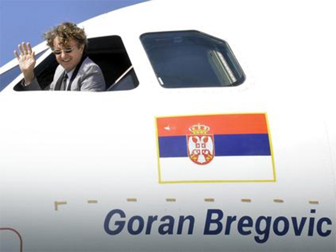 Goran Bregović u avionu "Er Srbije" koji nosi njegovo ime (Foto: Rade Prelić / Tanjug) - 