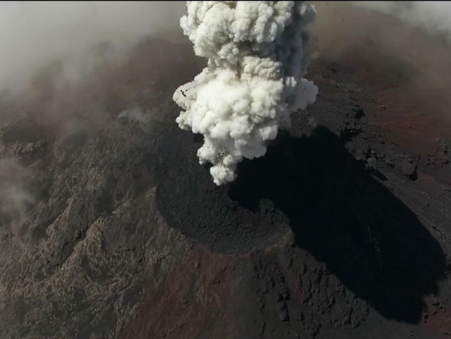 Vulkan De Fuego u Gvatemali snimljen dronom - Foto: Screenshot