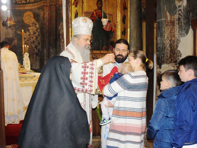 Gračanica - Vladika raško-prizrenski Teodosije služio liturgiju - Foto: SRNA