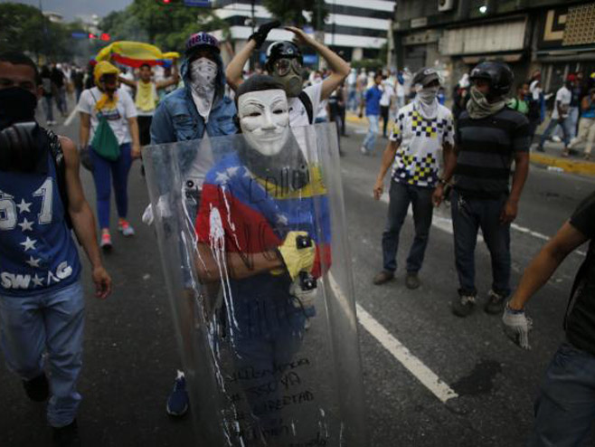 Karakas - protesti - Foto: TANЈUG