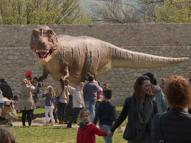 Izložba "Svijet dinosaurusa" na banjalučkom Kastelu - Foto: RTRS