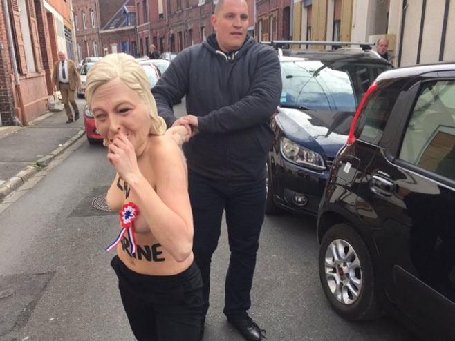 Aktivistinje Femena skočile ispred vozila Le Penove  (Foto:twitter) - 