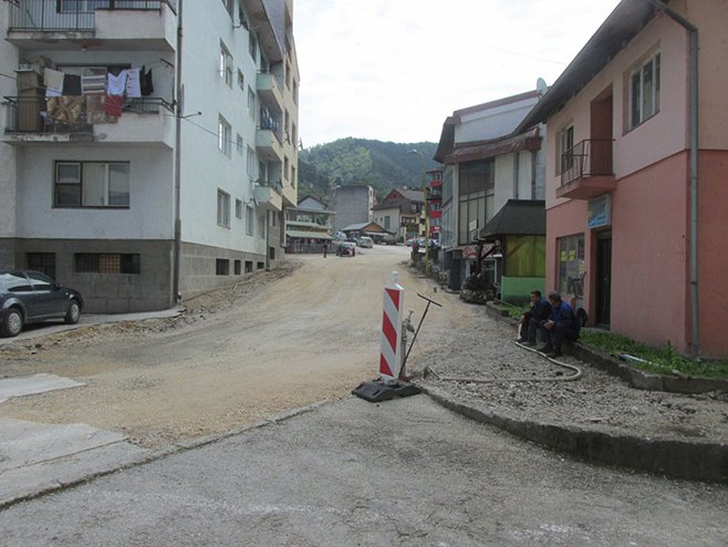 Rekonstrukcija glavne saobraćajnice u Srebrenici - Foto: SRNA