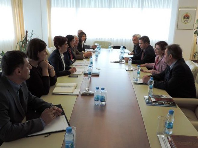 Sastanak predstavnika Ministarstva za ekonomske odnose i Privredne komore sa predstavnicima mađarsko-bh. poslovnog savjeta - Foto: RTRS