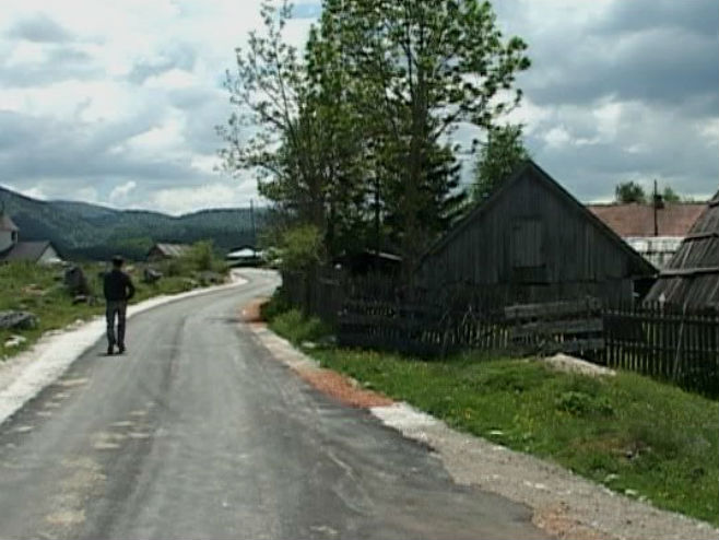 Pribeljci kod Šipova dobili asfalt - Foto: RTRS