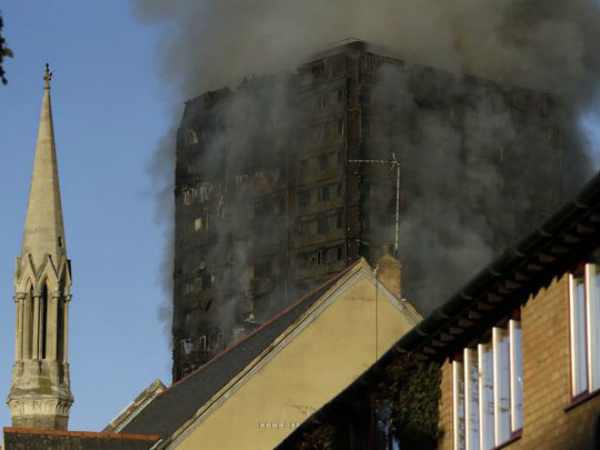 Požar u Londonu (Foto: Tanjug-AP) - 
