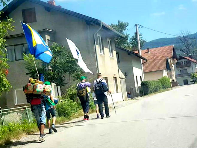 Zastava tzv. Armije BiH na ulicama Doboja (Foto: Fejsbuk/Dnevna doza Doboja) - 