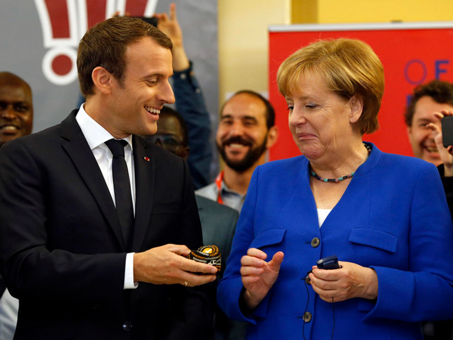 Makron i Merkel - Foto: AP