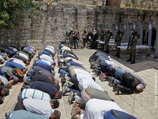 Muslimanski vjernici odbili da uđu u svetilište u Јerusalimu - Foto: TANЈUG