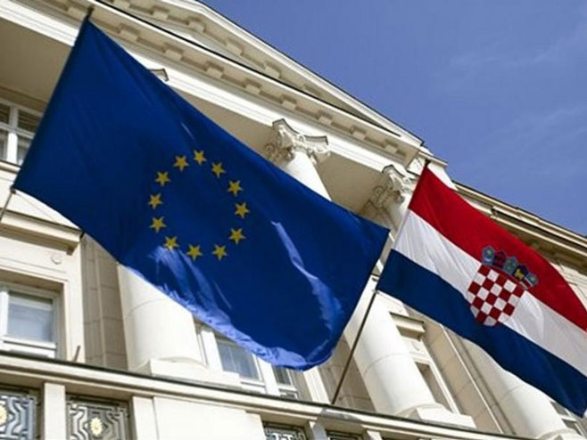 Zastave EU i Hrvatske - Foto: ilustracija