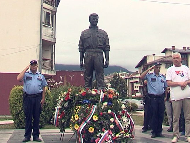 Spomenik Srđanu Kneževiću - Foto: RTRS