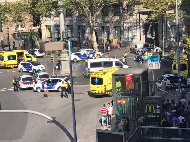 Kamion uletio u masu u Barseloni  (Foto:twitter) - 