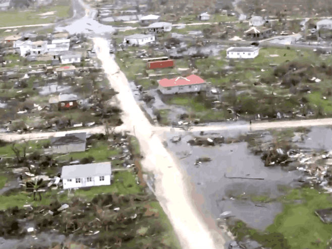 Ostrvo Barbuda uništio uragan "Irma" - Foto: Screenshot