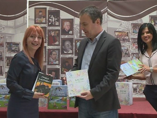 Donacija knjiga u Bijeljini - Foto: RTRS