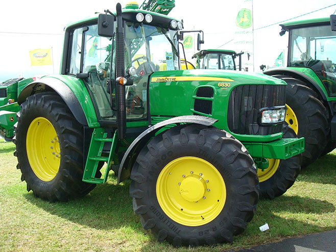 Traktor DŽondir - Foto: Wikipedia