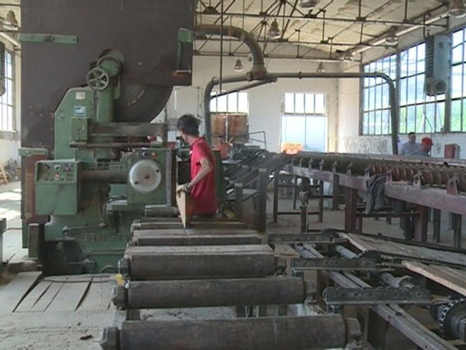 Fabrika stolova i stolica u Loparama - Foto: RTRS